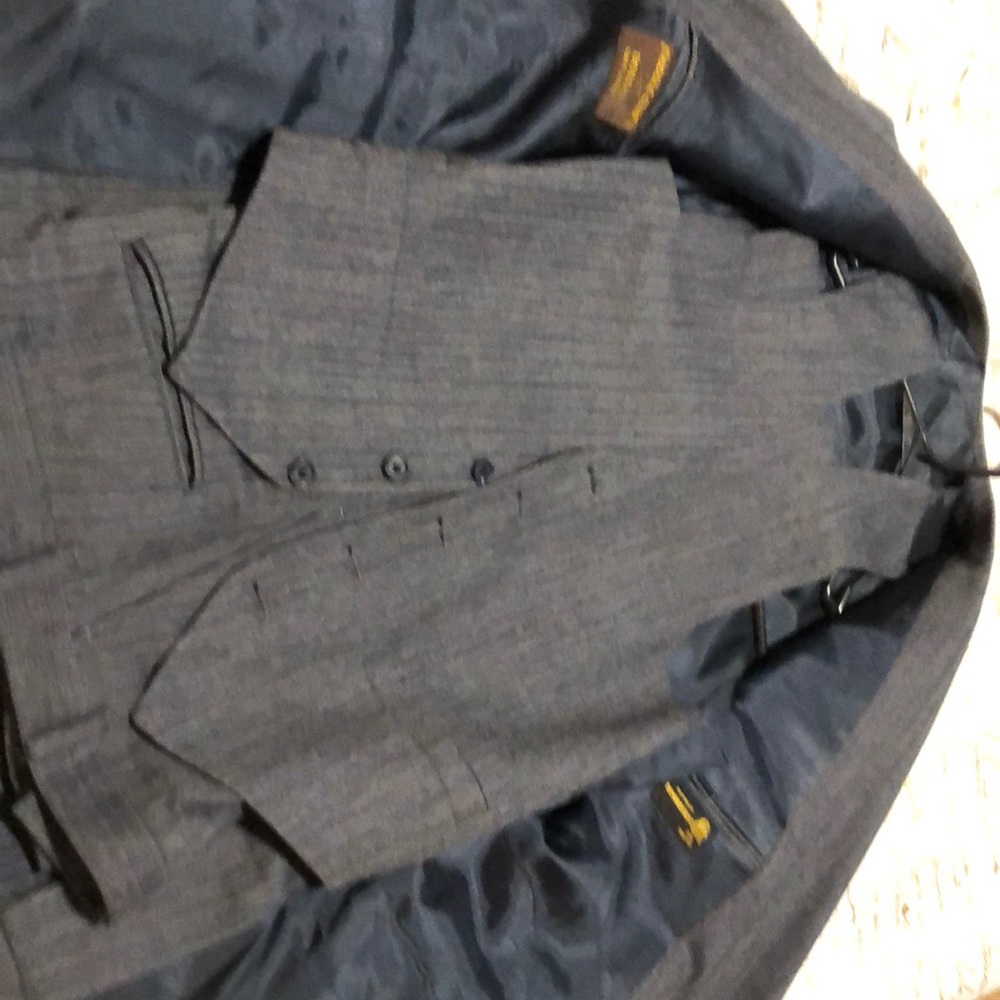 3-Peice Suit GREAT CONDITION (SIZE IS APPROXIMATE)